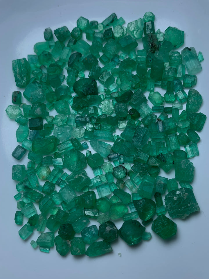 142.55 Carats Gorgeous Facet Rough Emeralds