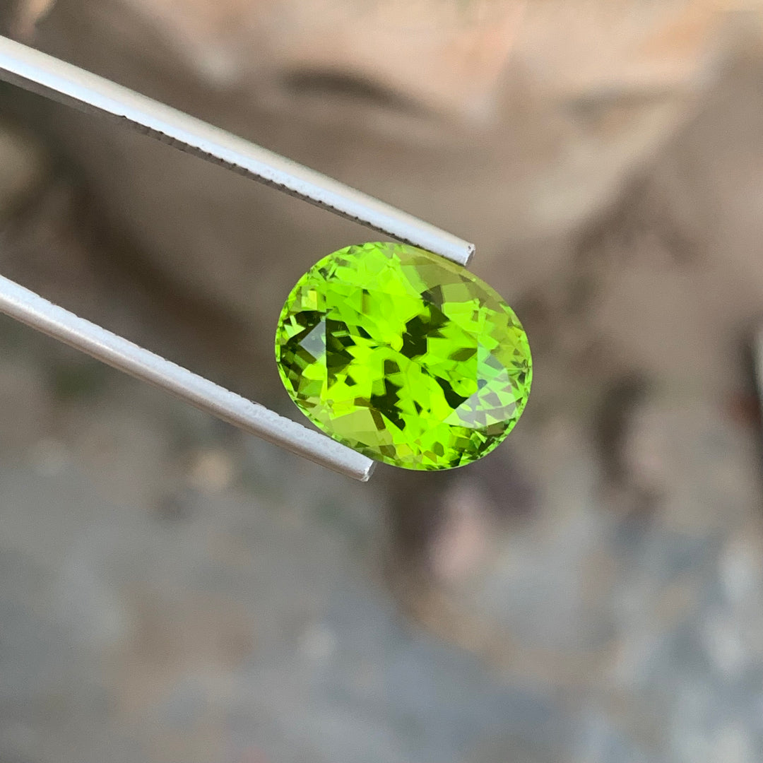 9.40 Carats Eye Catching Natural Loose Fancy Cut Oval Shape Apple Green Peridot