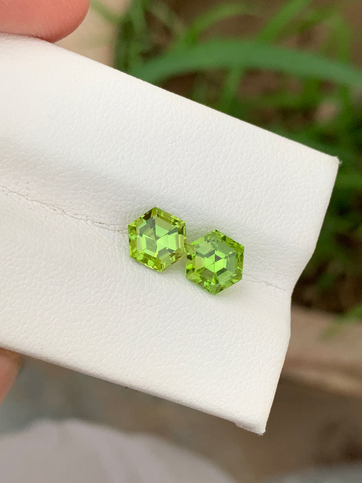 3.05 Carats Gorgeous Natural Faceted Apple Green Peridot Pair