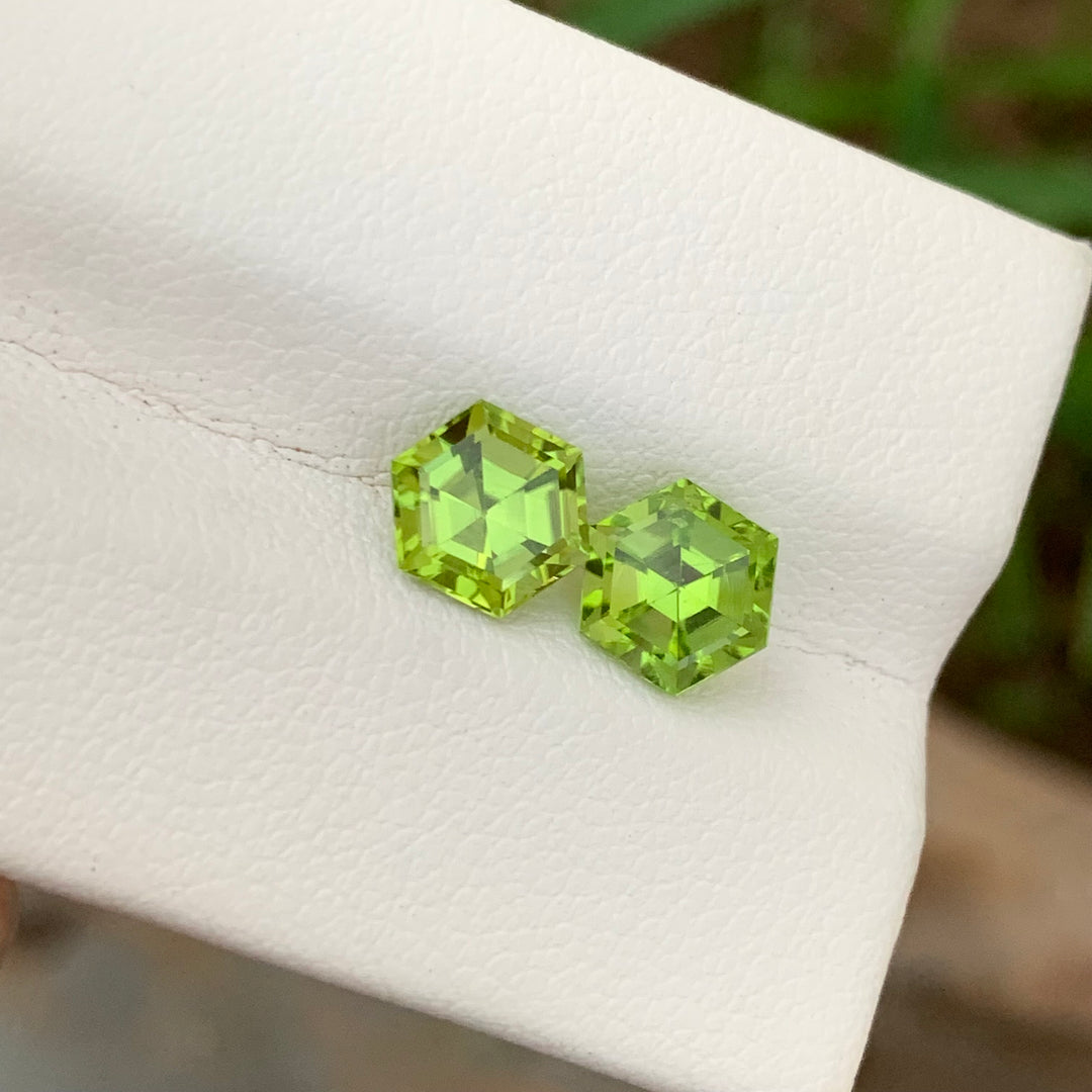 3.05 Carats Gorgeous Natural Faceted Apple Green Peridot Pair