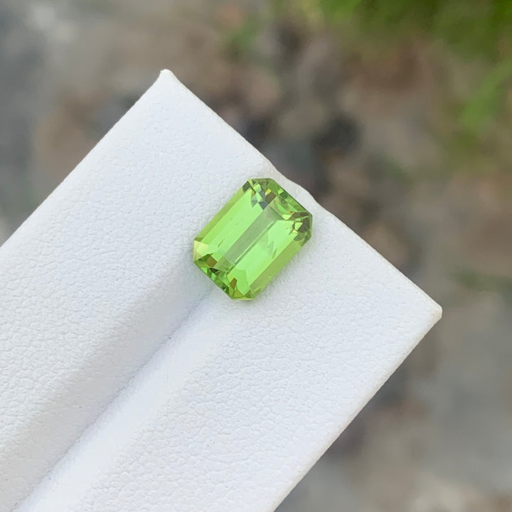 3.45 Carats Pretty Natural Loose Emerald Cut Apple Green Peridot