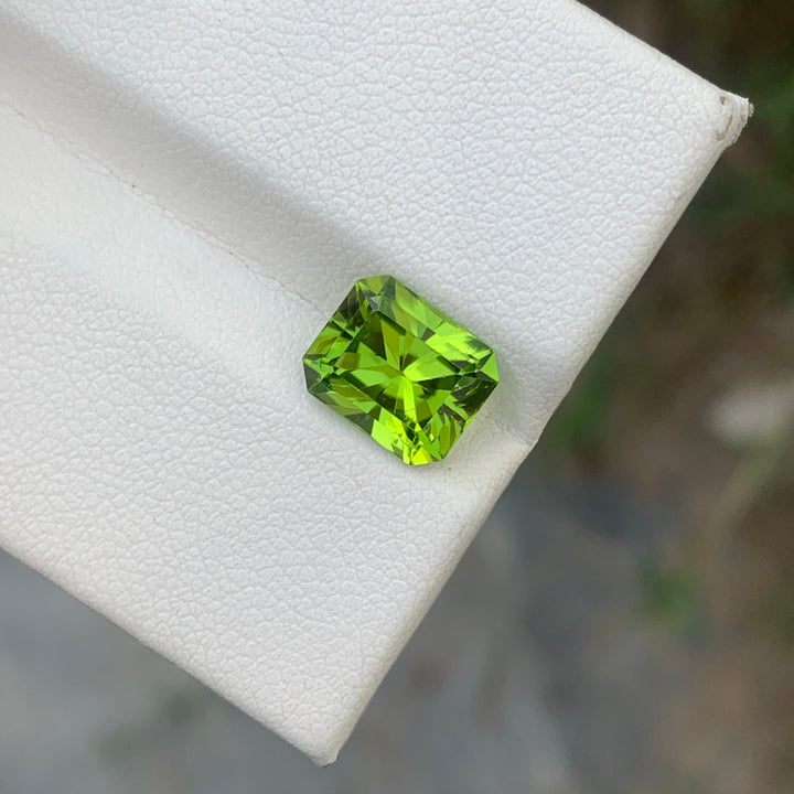 3.35 Carats Gorgeous Natural Loose Fancy Cut Apple Green Peridot