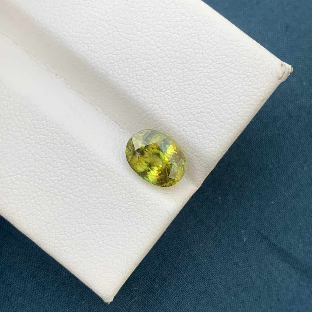 2.50 Carats Pretty Natural Loose Oval Shape Sphene