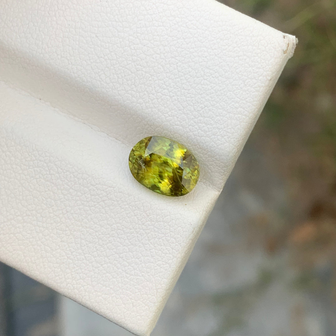 2.50 Carats Pretty Natural Loose Oval Shape Sphene