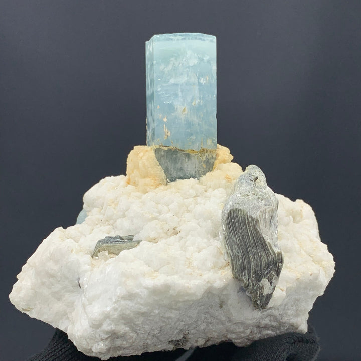 Lovely Elongated Aquamarine Specimen - Glitter Gemstones