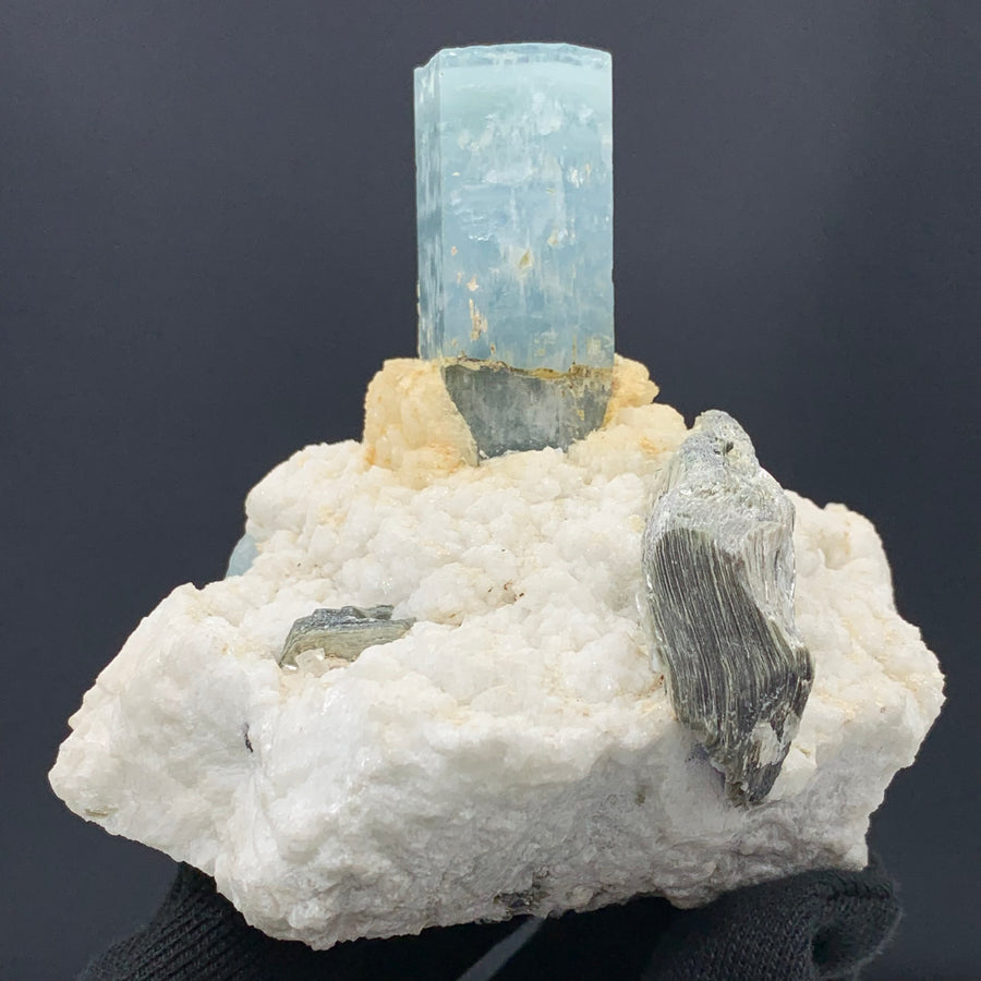 Lovely Elongated Aquamarine Specimen - Glitter Gemstones