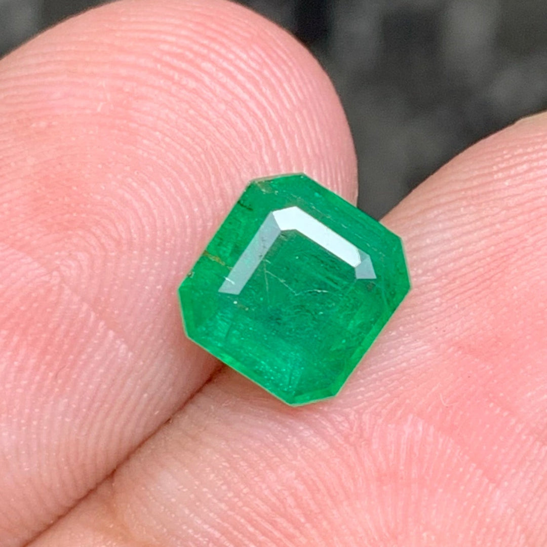 1.60 Carats Lovely Natural Faceted Emerald