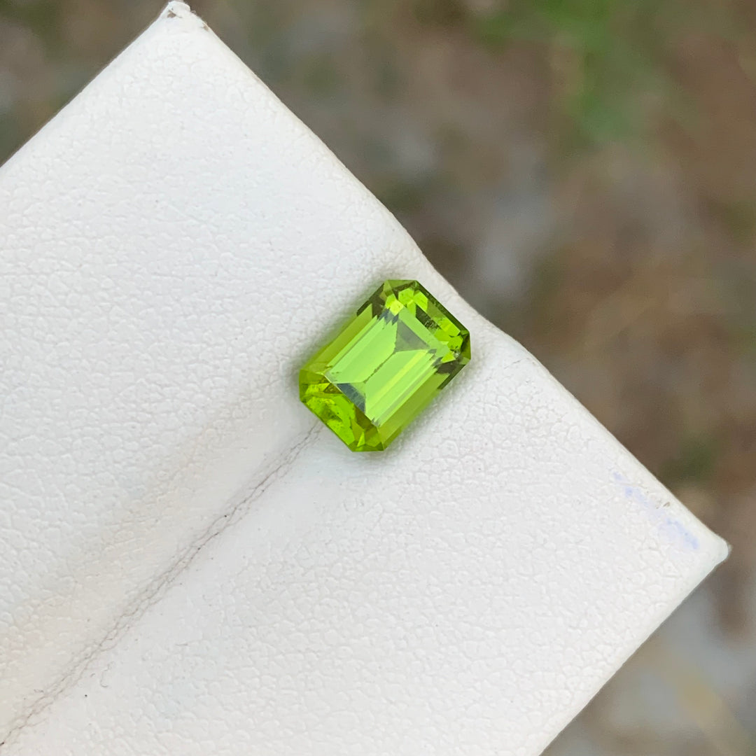 2.70 Carats Incredible Natural Faceted Emerald Shape Apple Green Peridot