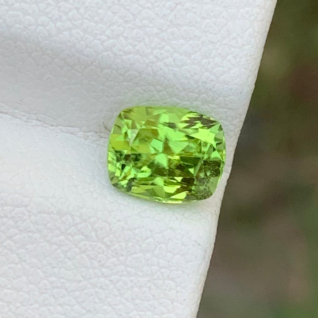 1.60 Carats Pretty Natural Loose Brilliant Cut Oval Shape Apple Green Peridot