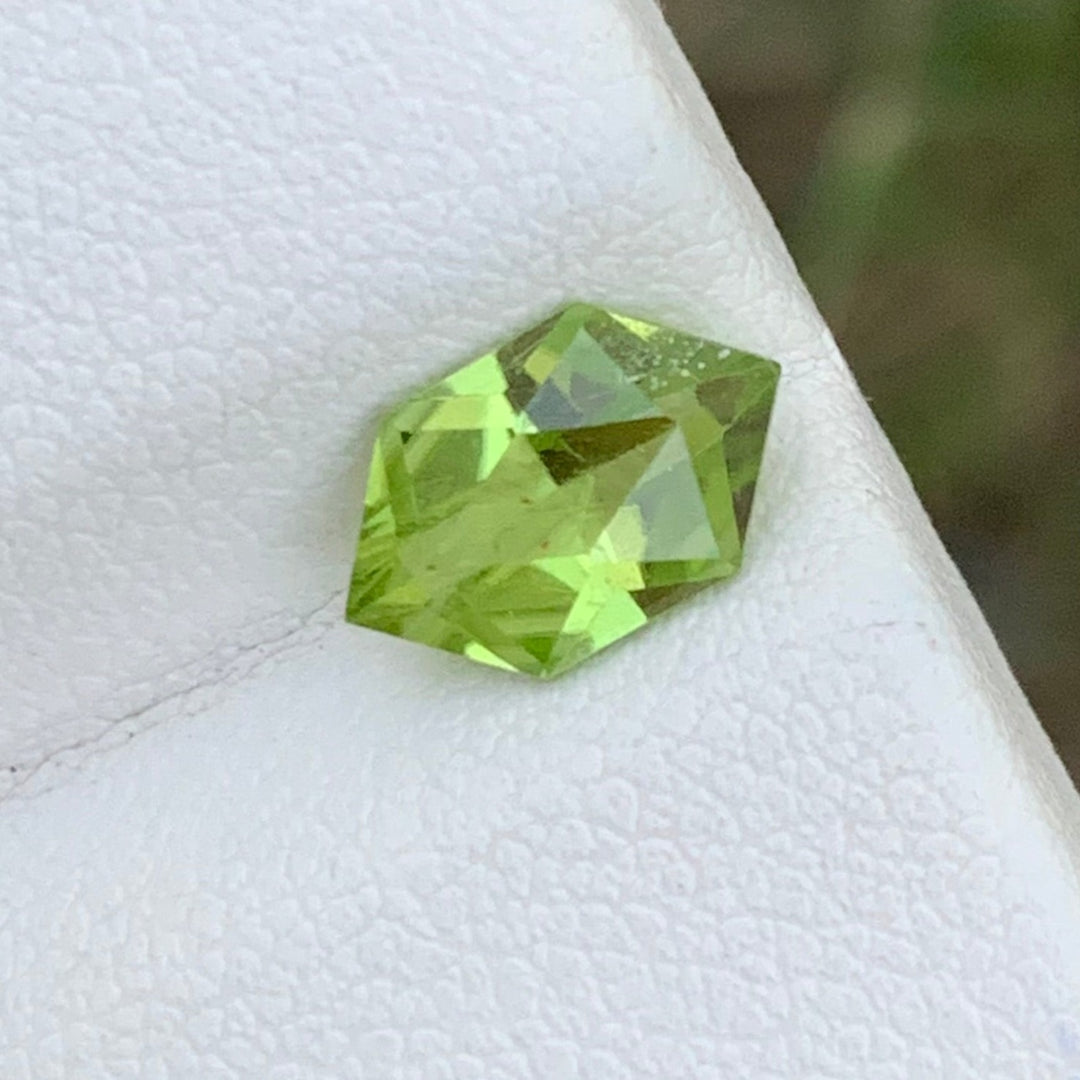 1.45 Carats Mesmerizing Natural Loose Hexagon Shape Apple Green Peridot