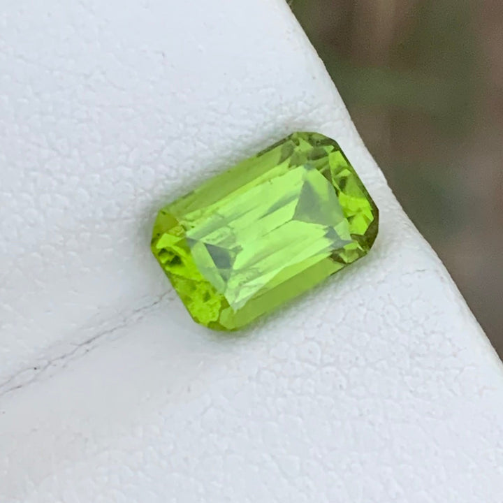 2.80 Carats Gorgeous Natural Loose Oval Shape Apple Green Peridot