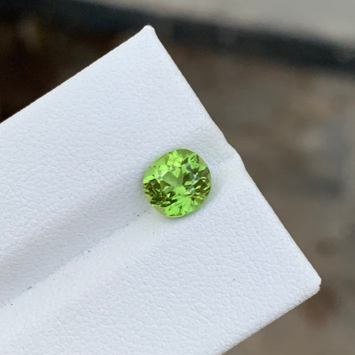 1.50 Carats Tremendous Natural Brilliant Cut Oval Shape Apple Green Peridot