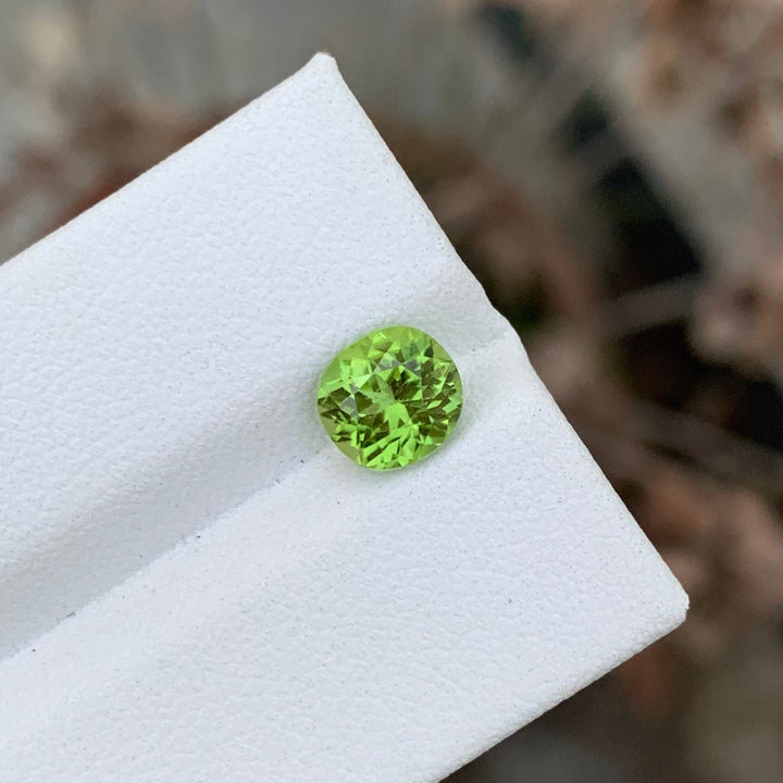 1.50 Carats Tremendous Natural Brilliant Cut Oval Shape Apple Green Peridot