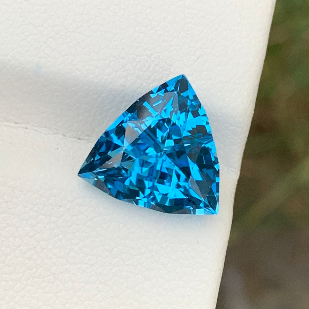 7.30 Carats Lovely Faceted Swiss Blue Topaz