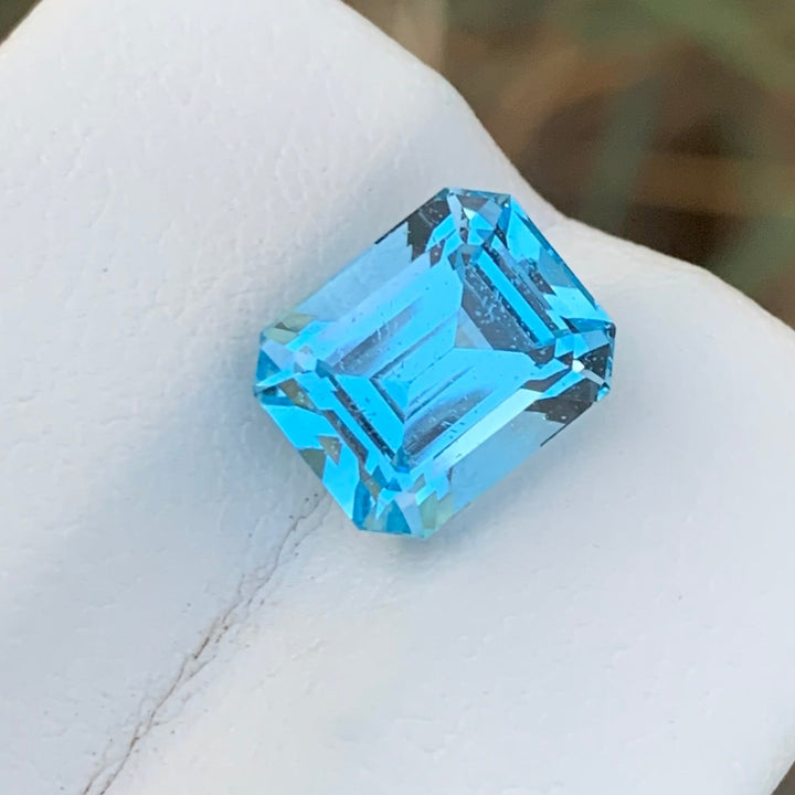 5.60 Carats Magnificent Natural Faceted Topaz