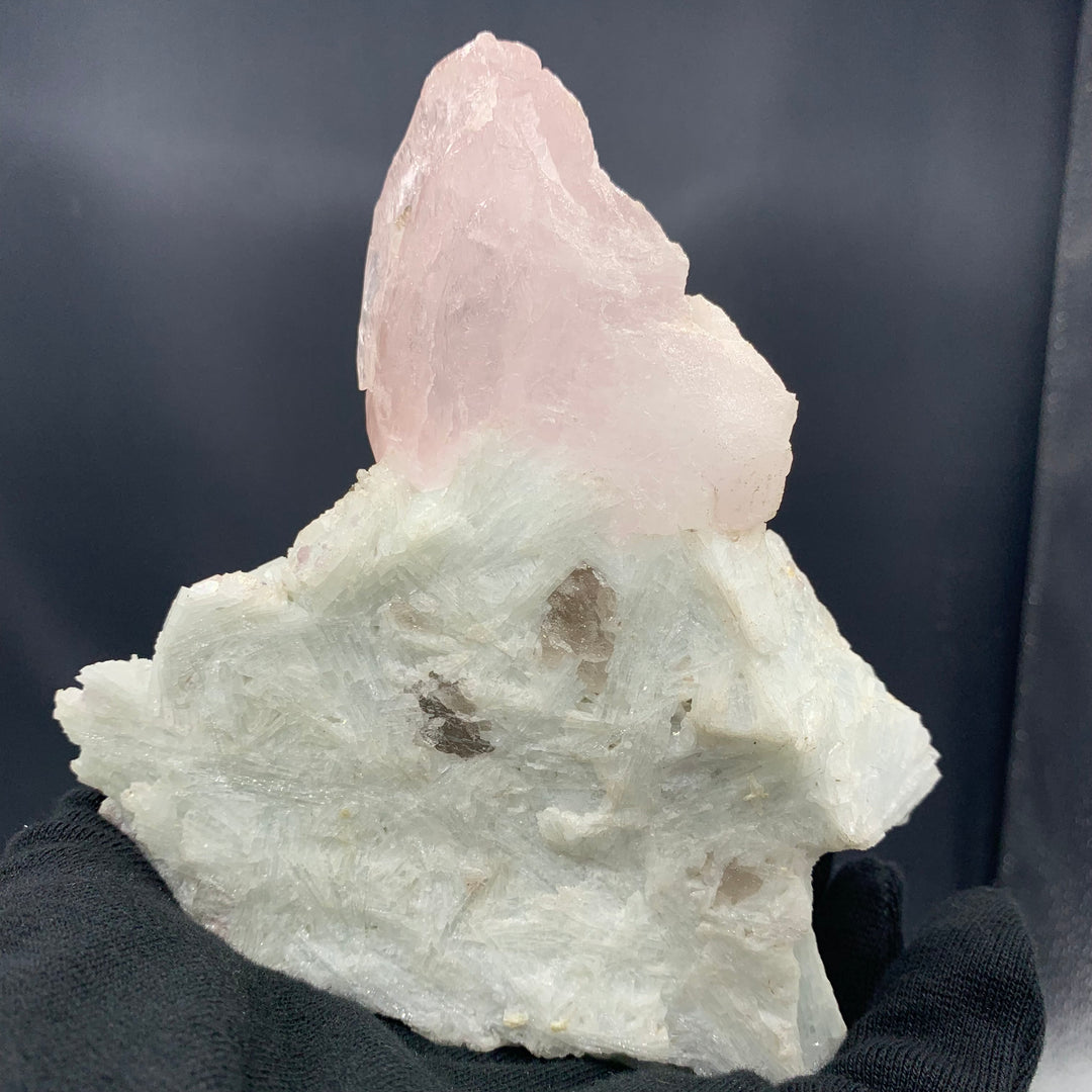 698 Grams Adorable Morganite Specimen On Cleavelandite