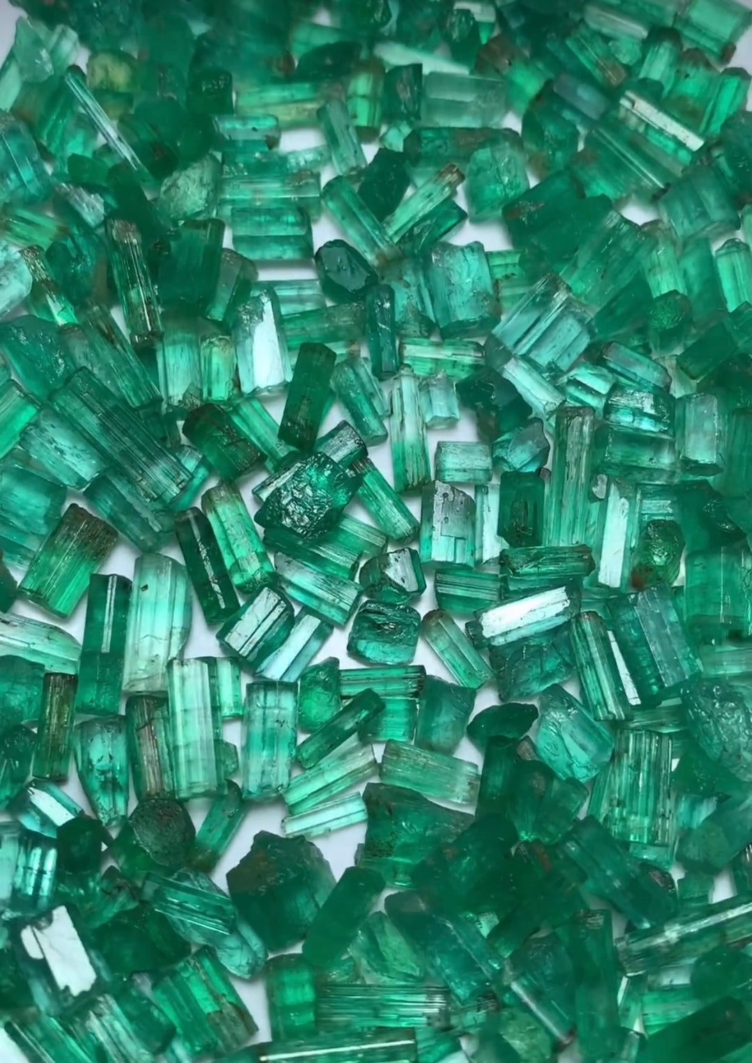 30 Carats Pretty Facet Rough Emerald Crystals