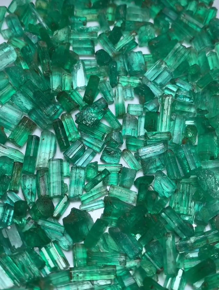 30 Carats Pretty Facet Rough Emerald Crystals