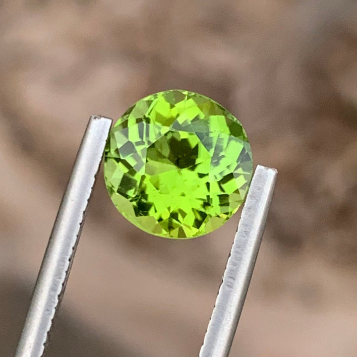 2.85 Carats Gorgeous Natural Loose Apple Green Peridot