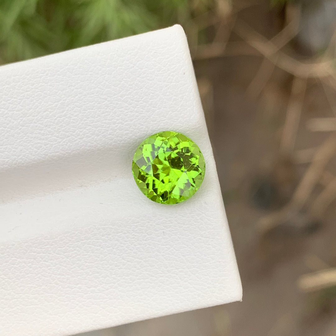 2.90 Carats Faceted Round Shape Peridot