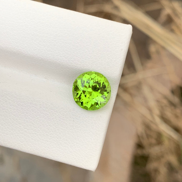 2.90 Carats Faceted Round Shape Peridot