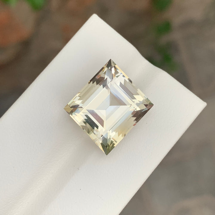 14.80 Carats Loose Citrine Trapezium Shape