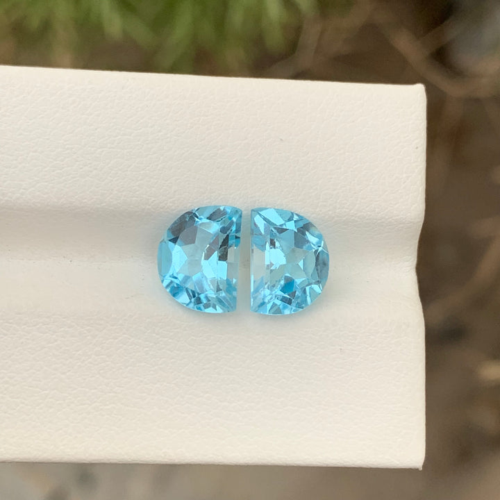 5.60 Carats Faceted Sky Blue Topaz Pair