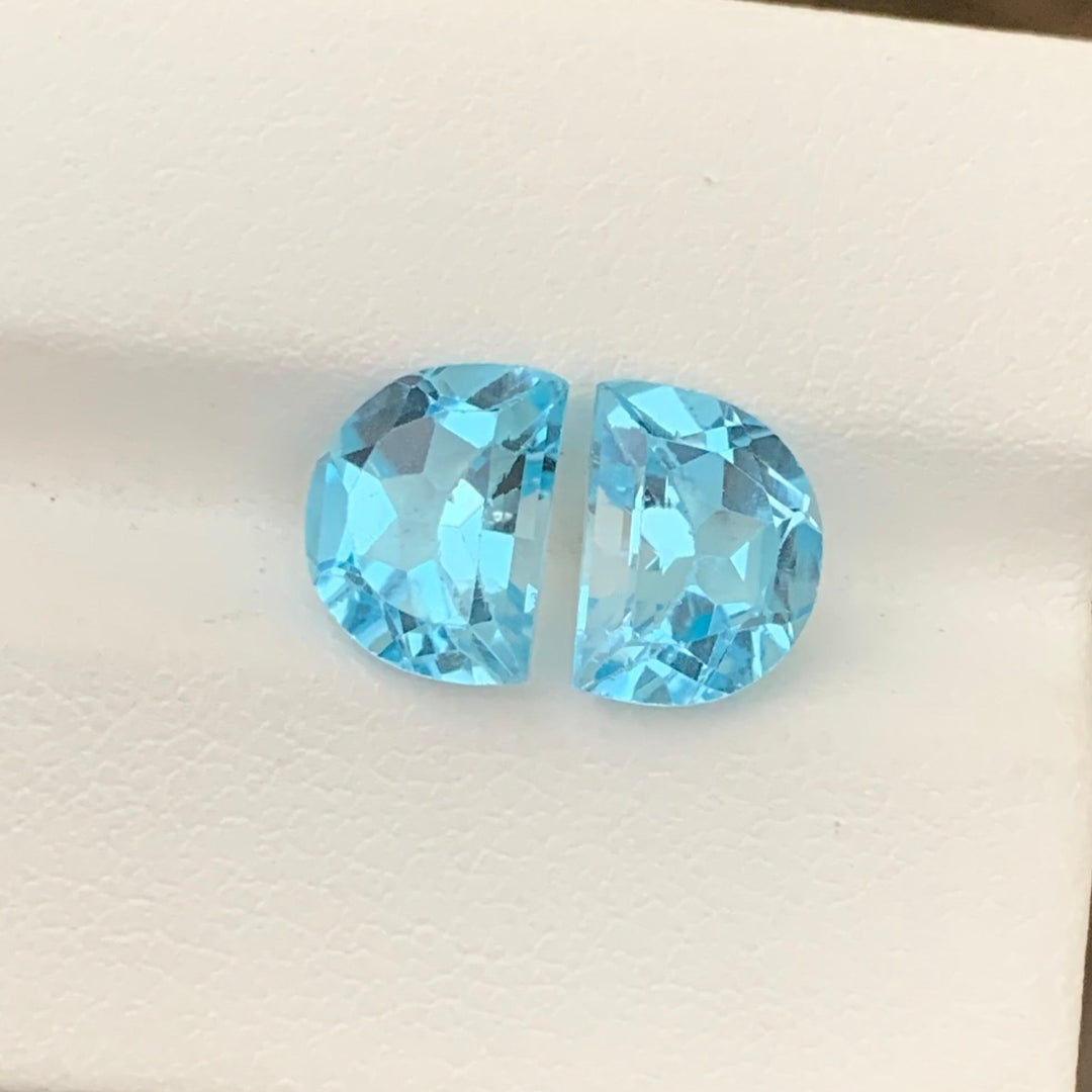 5.60 Carats Faceted Sky Blue Topaz Pair