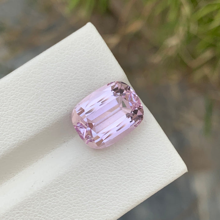 8.25 Carats Faceted Cushion Shape Lavender Kunzite