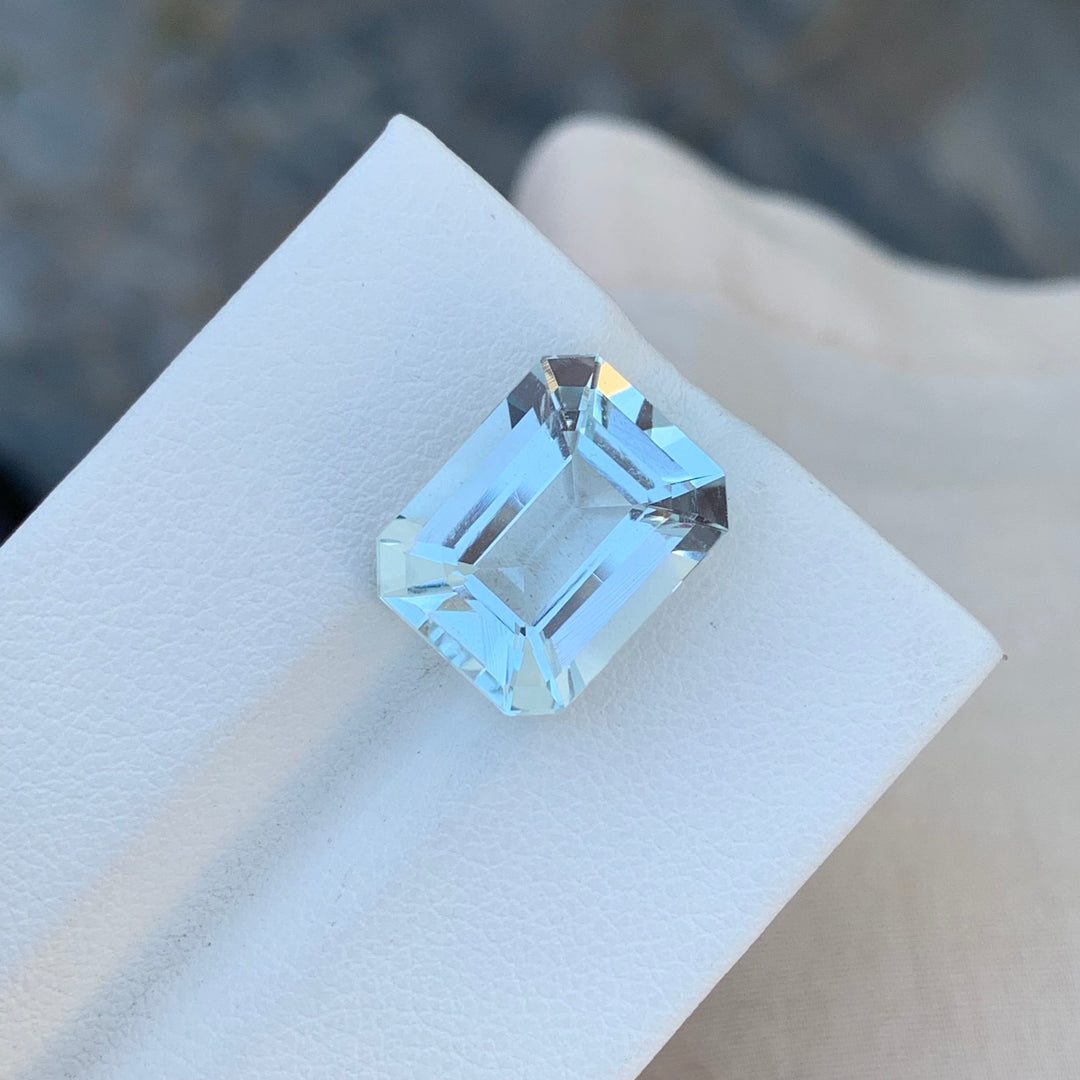 7.05 Carats Loose Emerald Shape Aquamarine