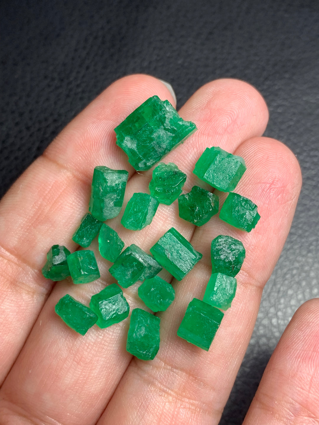 facet rough emeralds