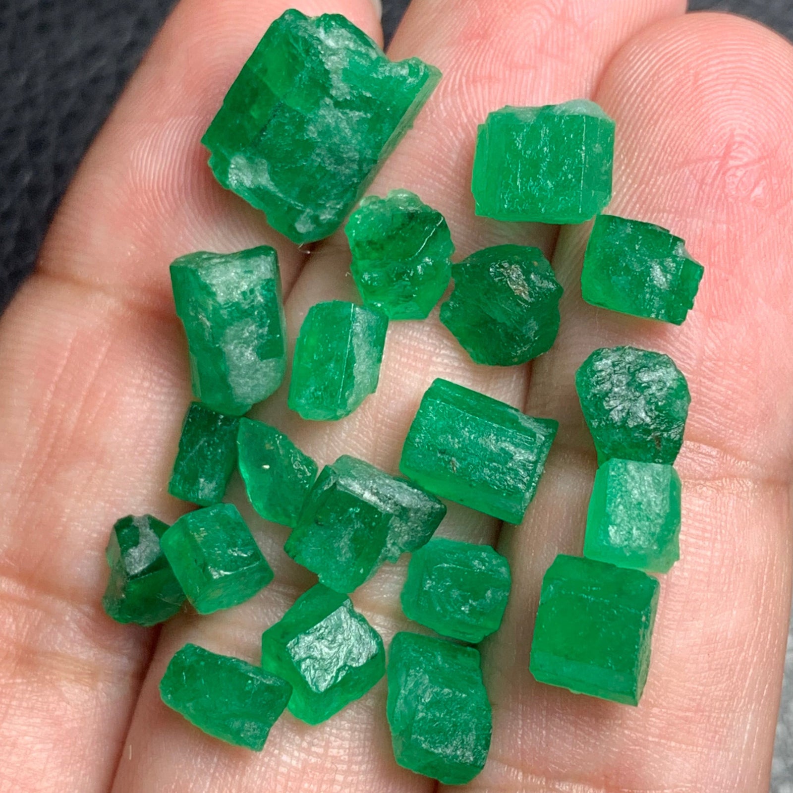 facet rough emeralds