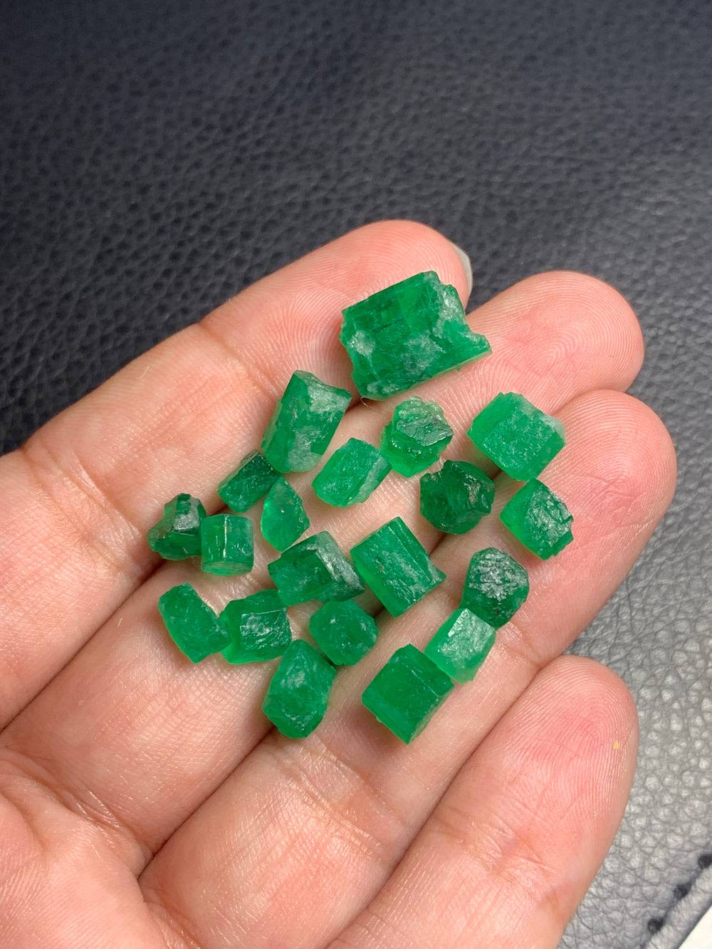 facet rough emeralds