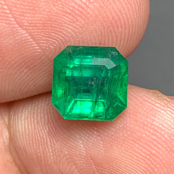 2.80 Carats Tremendous Natural Loose Octagon Shape Emerald