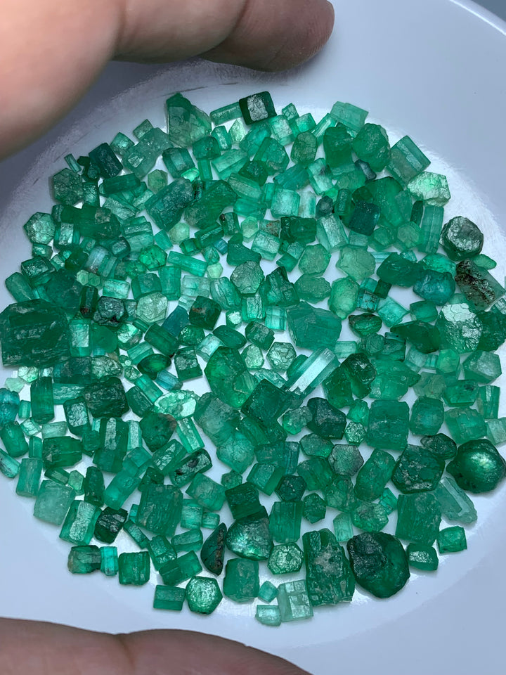 142.65 Carats Alluring Facet Rough Emeralds