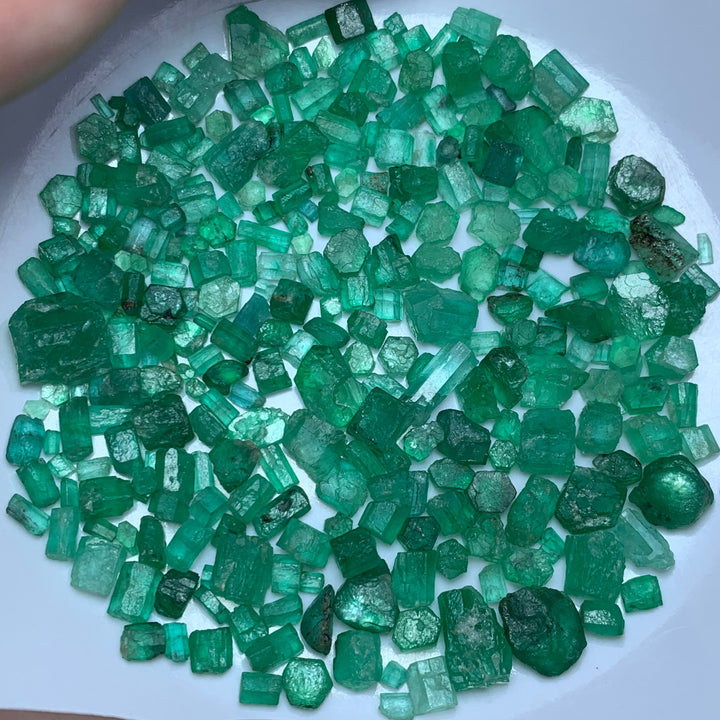 142.65 Carats Alluring Facet Rough Emeralds