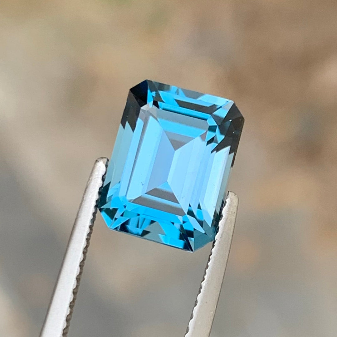 3.95 Carats Stunning Emerald Shape Loose London Blue Topaz