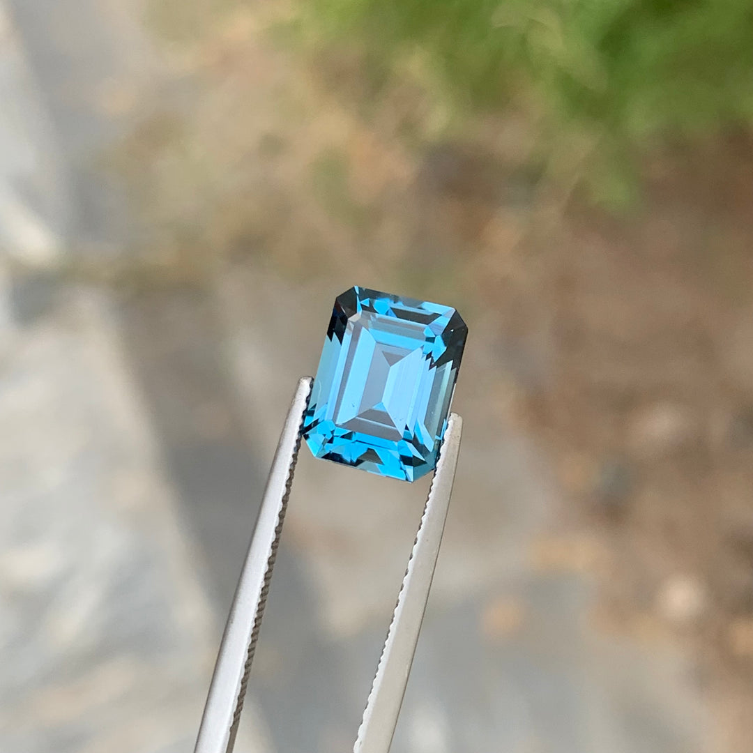 3.95 Carats Stunning Emerald Shape Loose London Blue Topaz