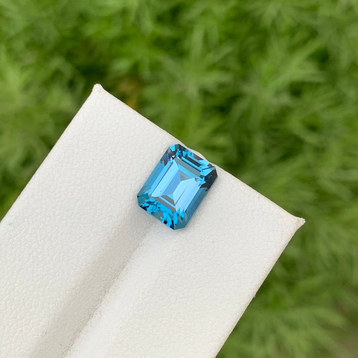 3.95 Carats Stunning Emerald Shape Loose London Blue Topaz