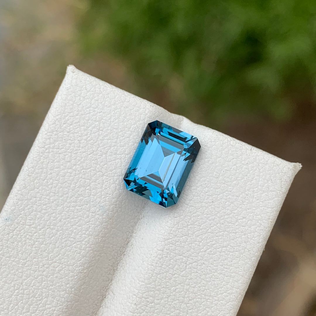 3.95 Carats Stunning Emerald Shape Loose London Blue Topaz