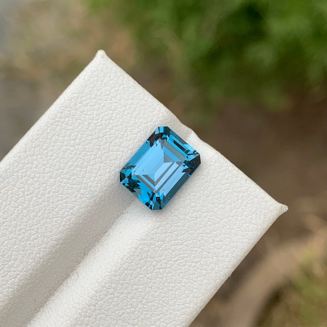 3.95 Carats Stunning Emerald Shape Loose London Blue Topaz