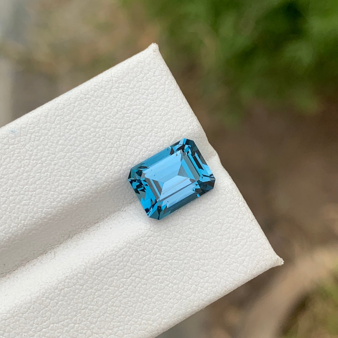 3.95 Carats Stunning Emerald Shape Loose London Blue Topaz