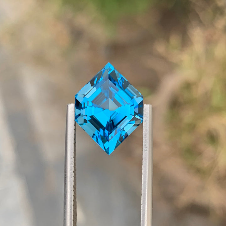 8.70 Carats Glamorous Kite Hexagon Shape Faceted Electric Blue Topaz