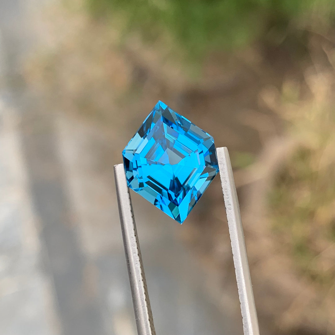 8.70 Carats Glamorous Kite Hexagon Shape Faceted Electric Blue Topaz