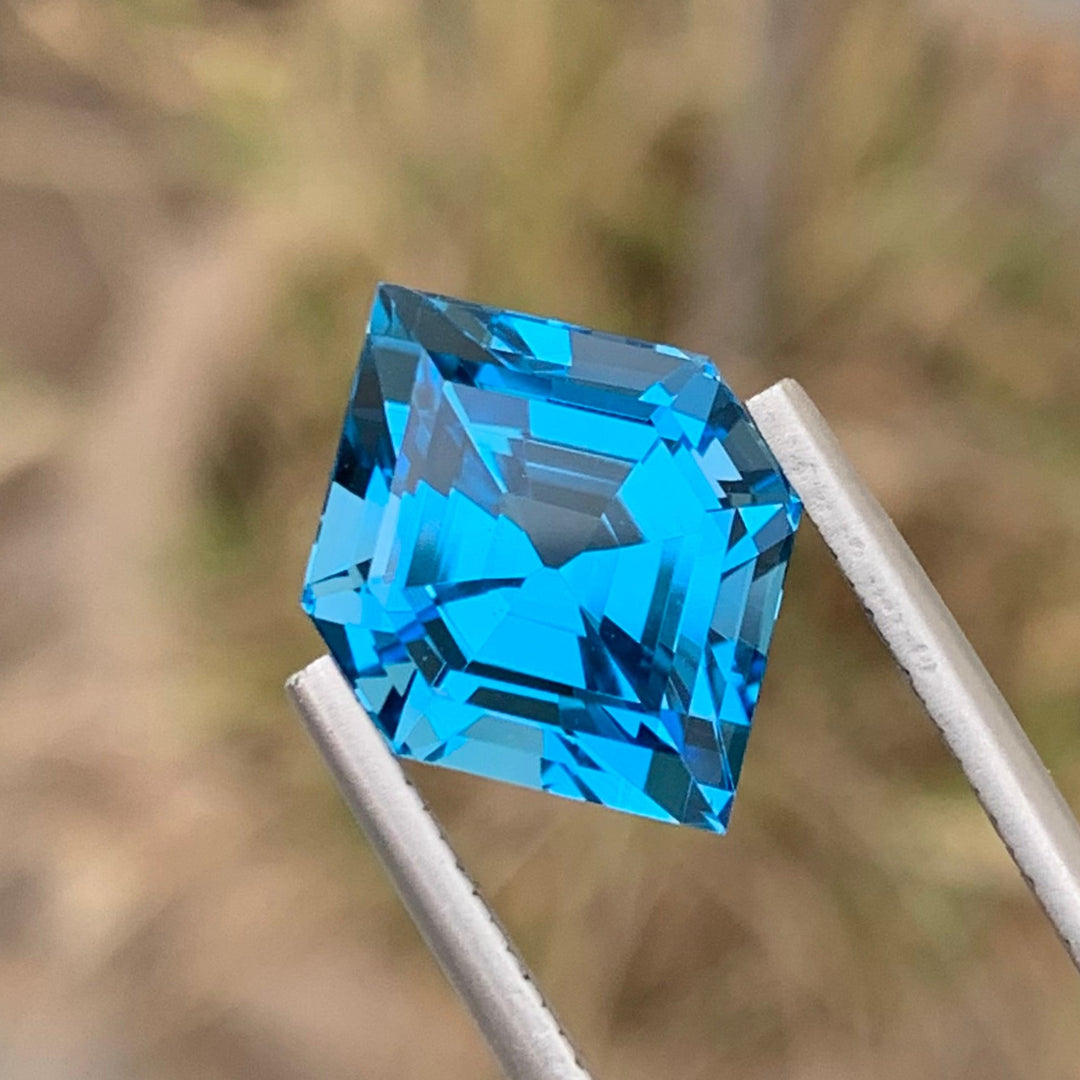 8.70 Carats Glamorous Kite Hexagon Shape Faceted Electric Blue Topaz