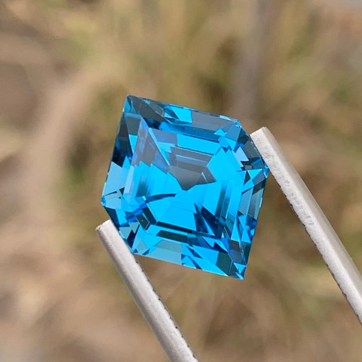 8.70 Carats Glamorous Kite Hexagon Shape Faceted Electric Blue Topaz