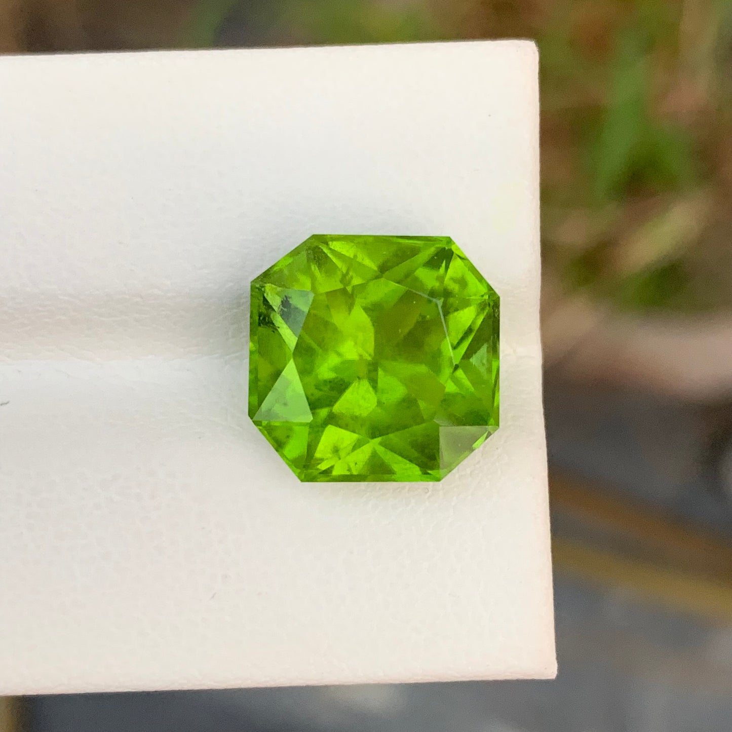 10.20 Carats Green Peridot Stone Octagon Shape Natural Pakistani Gemstone