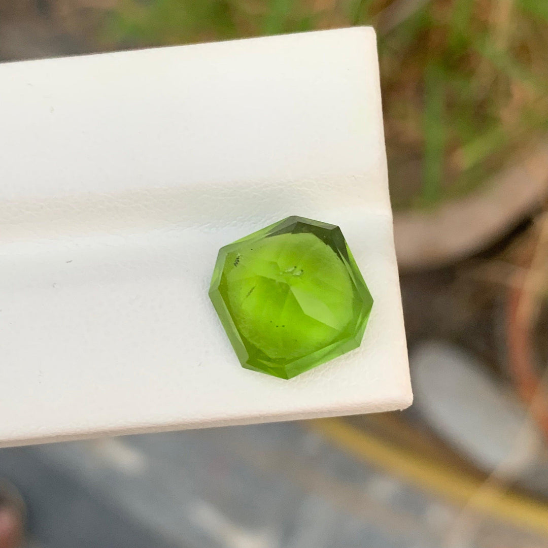 10.20 Carats Loose Peridot Square Shape