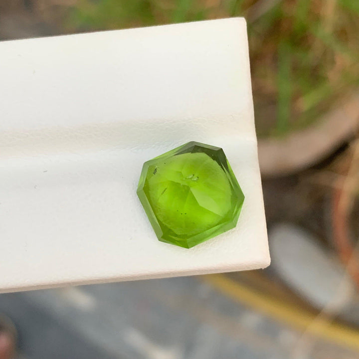 10.20 Carats Loose Peridot Square Shape