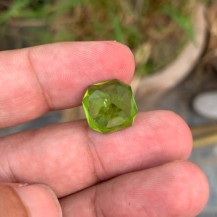 10.20 Carats Loose Peridot Square Shape